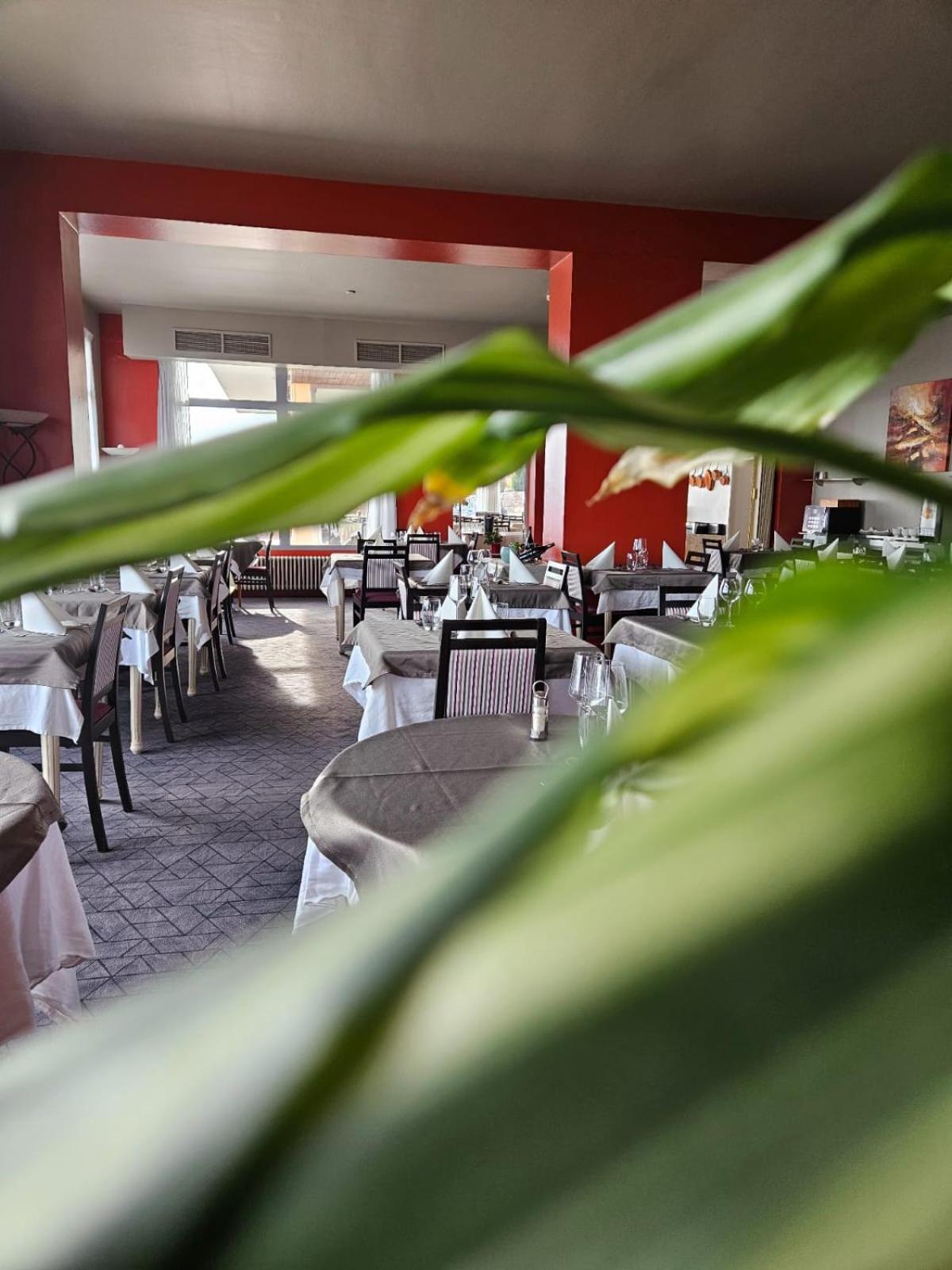 Alexain Hotel Restaurant & Wellness - Colmar Ouest ตรัวส์-เอปีส์ ภายนอก รูปภาพ
