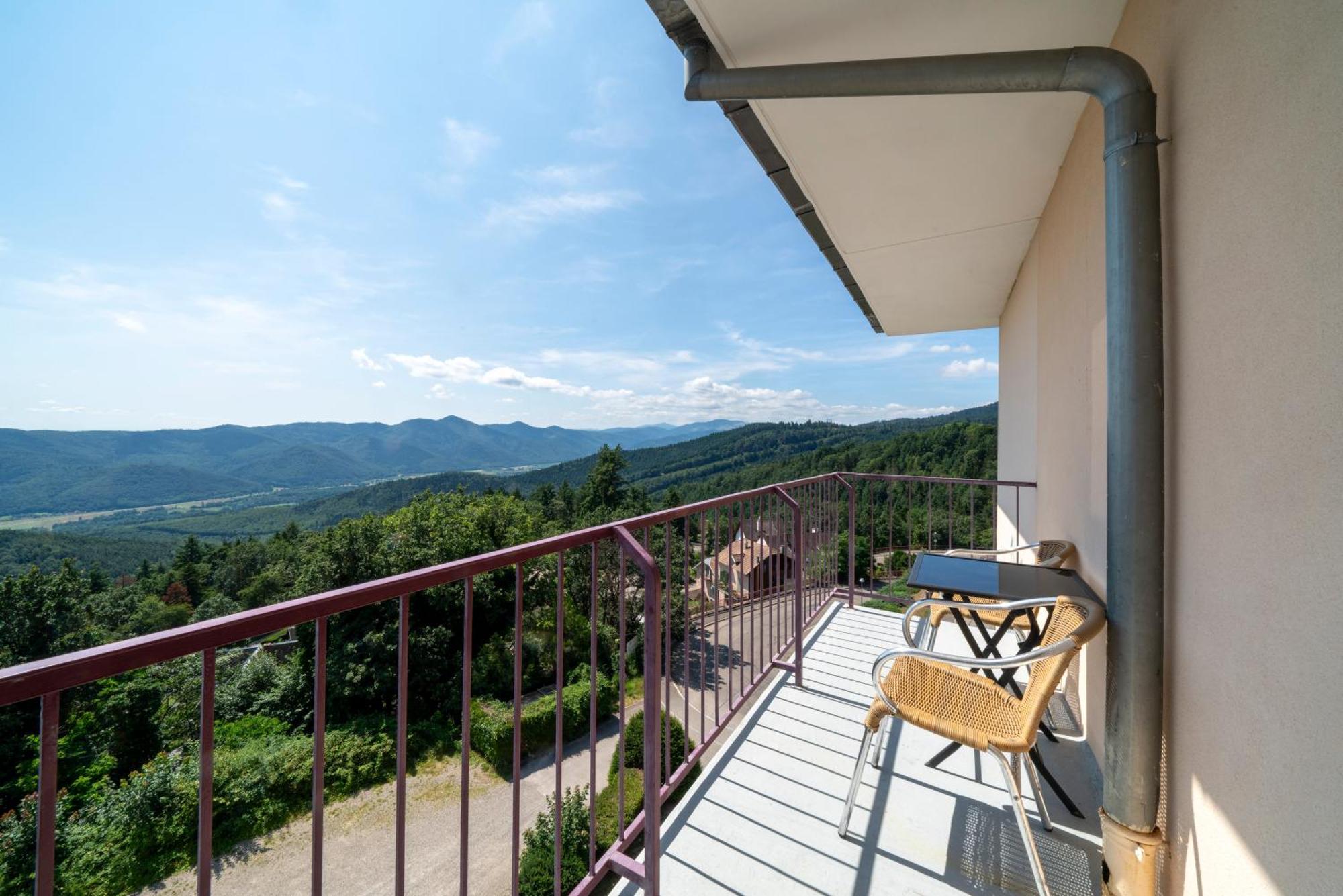 Alexain Hotel Restaurant & Wellness - Colmar Ouest ตรัวส์-เอปีส์ ภายนอก รูปภาพ