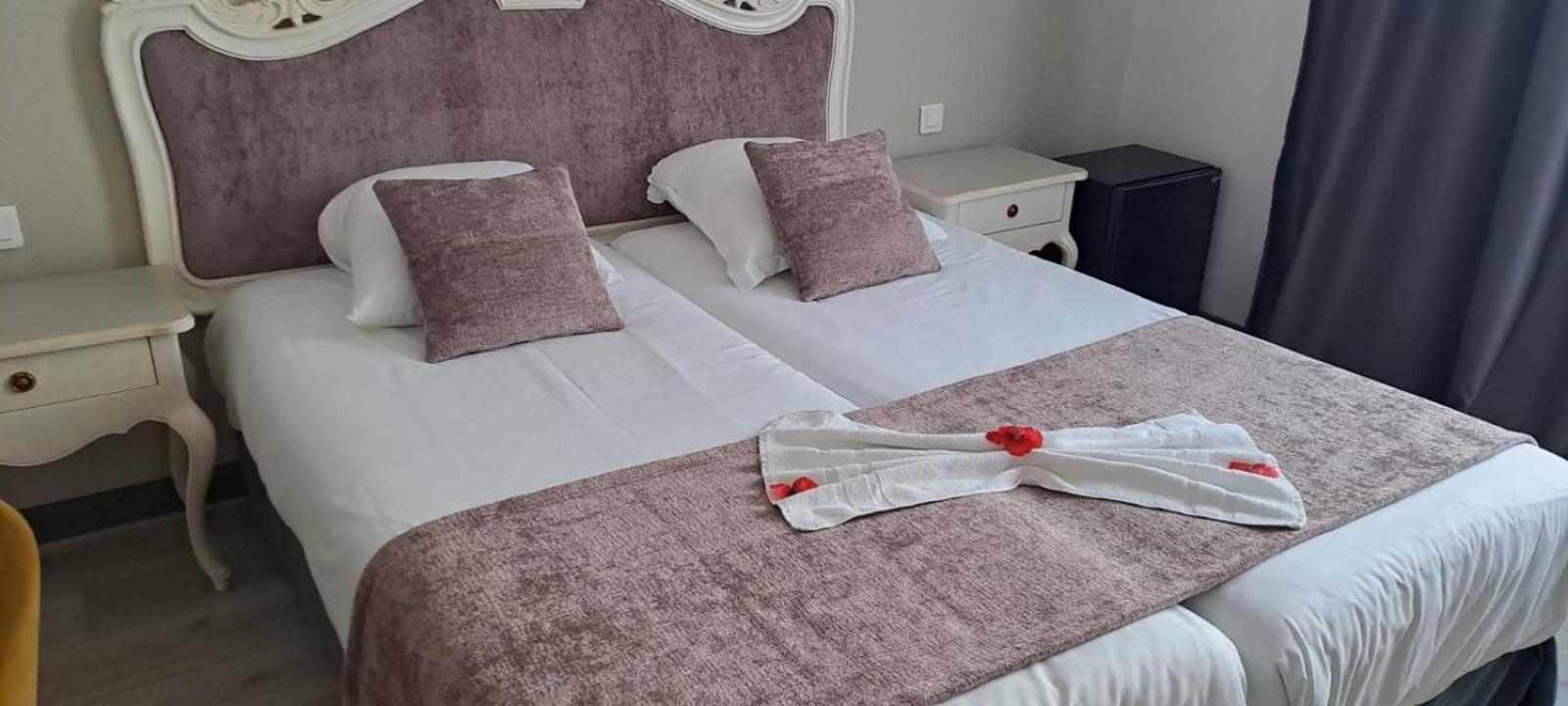 Alexain Hotel Restaurant & Wellness - Colmar Ouest ตรัวส์-เอปีส์ ภายนอก รูปภาพ