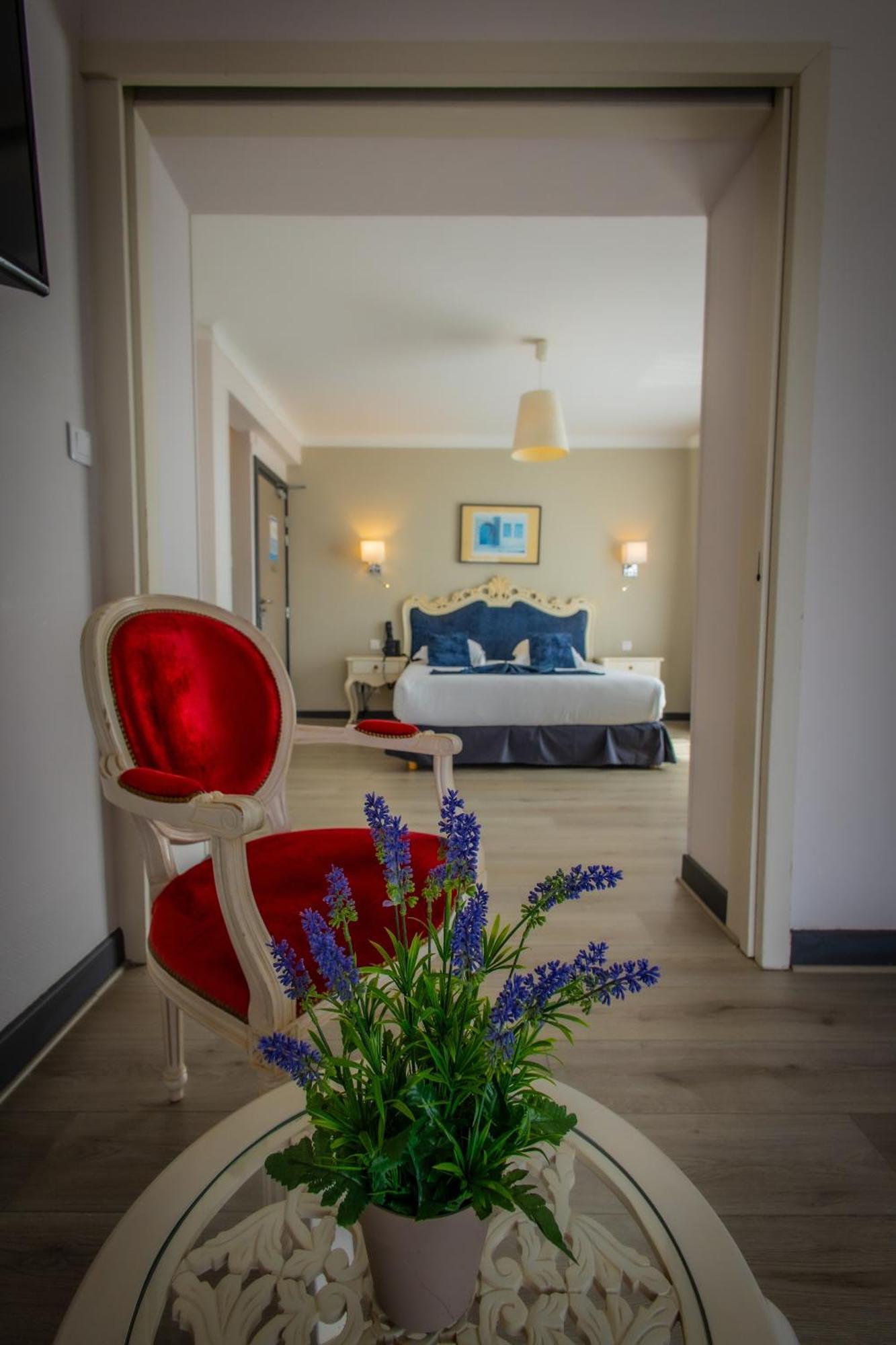 Alexain Hotel Restaurant & Wellness - Colmar Ouest ตรัวส์-เอปีส์ ภายนอก รูปภาพ